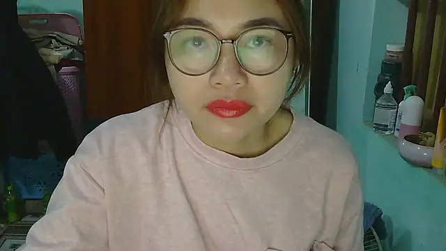 Snapshot of Uhem112 chatting on November 2025 12:32:01 AM Uhem112 online show from November 2025 12:32:01 AM