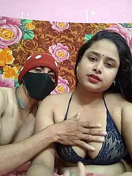 Snapshot of Seducing_couple chatting on May 2026 03:45:01 AM Seducing couple online show from May 2026 03:45:01 AM