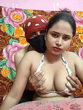 Snapshot of Seducing_couple chatting on May 2026 04:30:02 AM Seducing couple online show from May 2026 04:30:02 AM