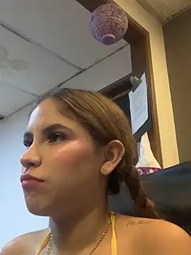 Snapshot of MiiluRosse chatting on October 2025 12:19:02 PM MiiluRosse online show from October 2025 12:19:02 PM