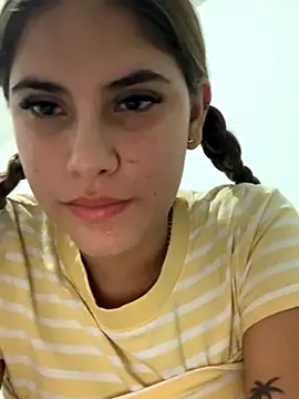 Snapshot of MiiluRosse chatting on November 2025 01:26:02 AM MiiluRosse online show from November 2025 01:26:02 AM