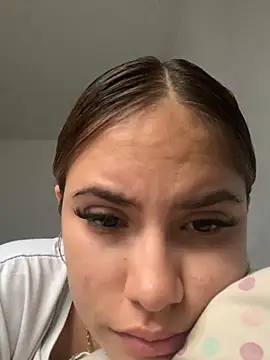 Snapshot of MiiluRosse chatting on November 2025 06:06:02 PM MiiluRosse online show from November 2025 06:06:02 PM