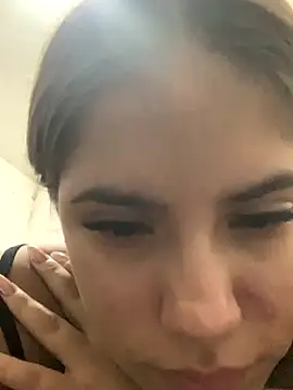 Snapshot of MiiluRosse chatting on November 2025 05:21:02 AM MiiluRosse online show from November 2025 05:21:02 AM