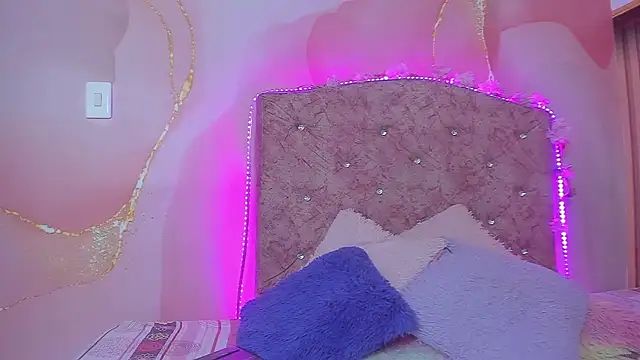 violet taylor  online show from October 2025 02:12:02 AM