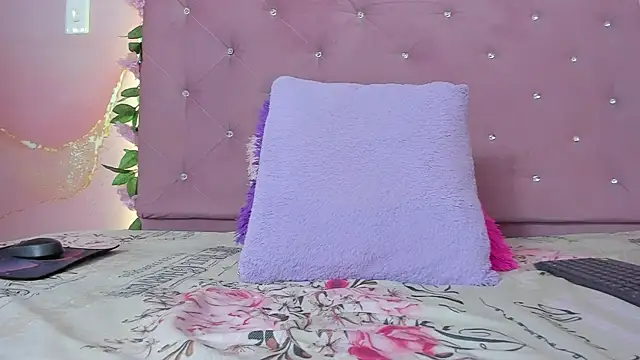 violet taylor  online show from April 2026 02:21:01 AM