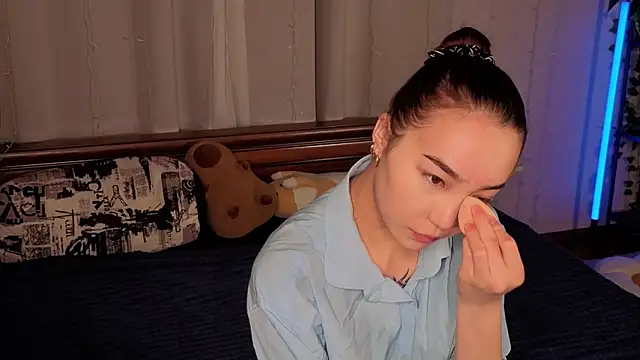 OdetteBiddy online show from December 2025 08:05:01 PM