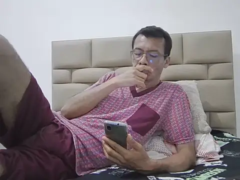 skinnylatino51 online show from December 2025 01:35:02 AM