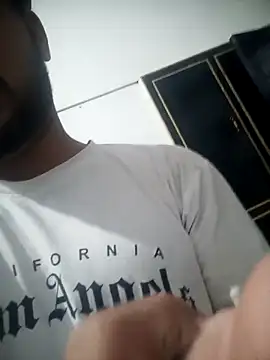 Kartikkartik8595 online show from November 2025 08:30:02 PM