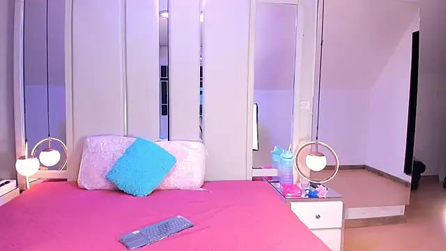 Snapshot of EmmaWilliam1 chatting on September 2025 05:45:02 AM EmmaWilliam1 online show from September 2025 05:45:02 AM