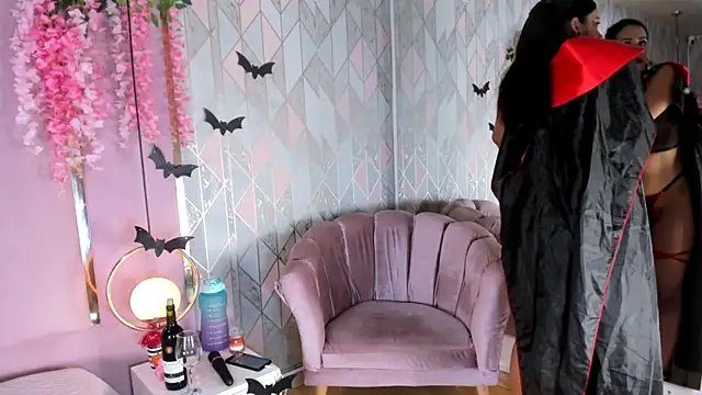 Snapshot of EmmaWilliam1 chatting on November 2025 04:36:01 AM EmmaWilliam1 online show from November 2025 04:36:01 AM