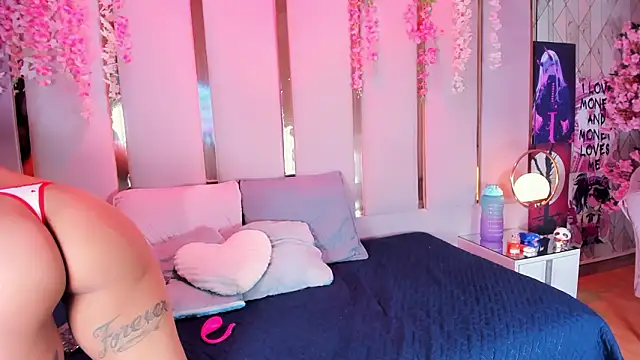 Snapshot of EmmaWilliam1 chatting on March 2026 01:54:01 AM EmmaWilliam1 online show from March 2026 01:54:01 AM