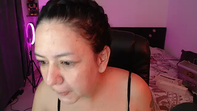 Abbyjoness21 online show from October 2025 09:41:01 AM