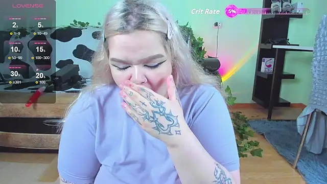 Snapshot of _CandyM1lky_ chatting on September 2025 06:24:01 AM CandyM1lky online show from September 2025 06:24:01 AM