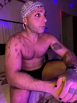 1Richrichard1 online show from June 2026 06:51:01 PM