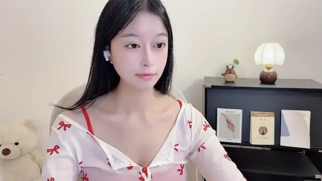 Snapshot of Onechestnut chatting on October 2025 01:28:01 AM Onechestnut online show from October 2025 01:28:01 AM