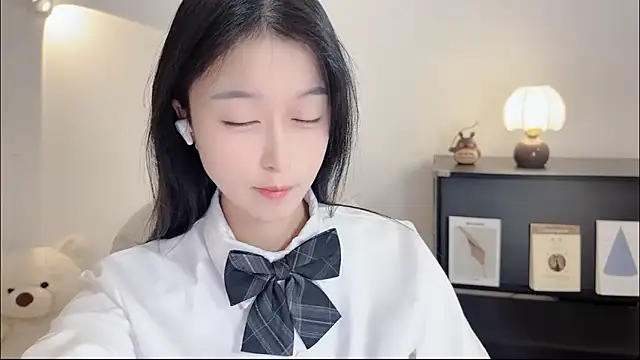 Snapshot of Onechestnut chatting on October 2025 05:22:01 AM Onechestnut online show from October 2025 05:22:01 AM