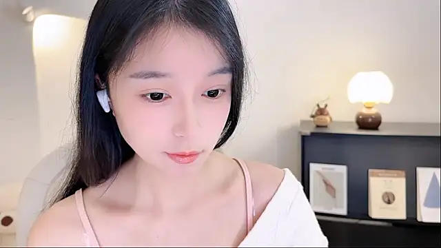 Snapshot of Onechestnut chatting on November 2025 05:32:02 AM Onechestnut online show from November 2025 05:32:02 AM