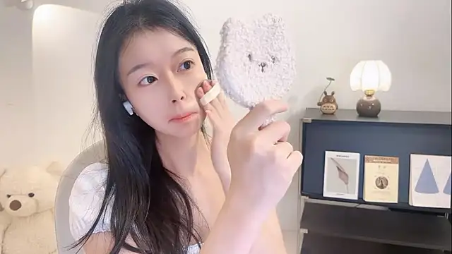 Snapshot of Onechestnut chatting on November 2025 05:39:02 AM Onechestnut online show from November 2025 05:39:02 AM