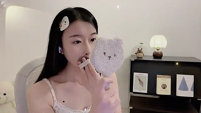 Snapshot of Onechestnut chatting on November 2025 06:05:02 AM Onechestnut online show from November 2025 06:05:02 AM