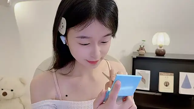 Snapshot of Onechestnut chatting on December 2025 06:30:02 AM Onechestnut online show from December 2025 06:30:02 AM