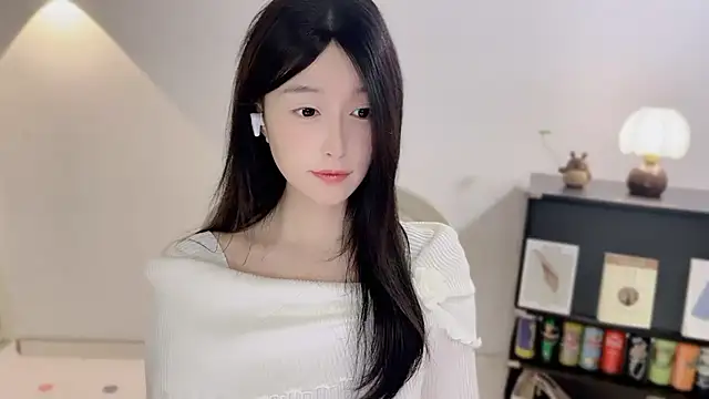 Onechestnut online show from December 2025 01:07:01 PM