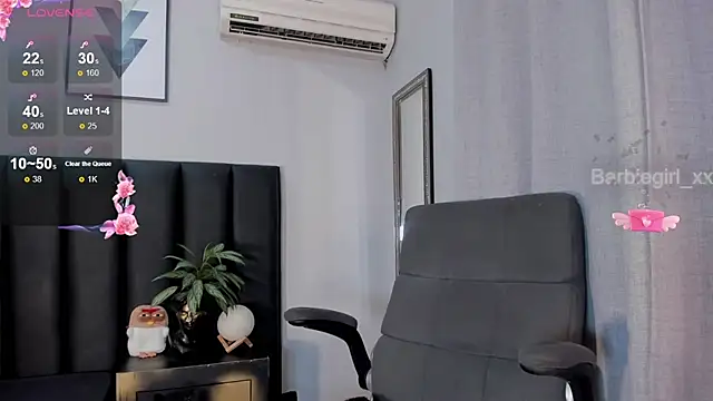 Snapshot of BarbieGirl_xx chatting on November 2025 04:54:02 AM BarbieGirl xx online show from November 2025 04:54:02 AM