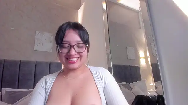 Lunaa bellaa online show from April 2026 07:56:02 PM