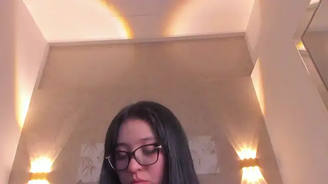 Lunaa bellaa online show from May 2026 07:41:01 PM