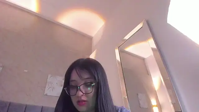 Lunaa bellaa online show from May 2026 07:19:02 PM