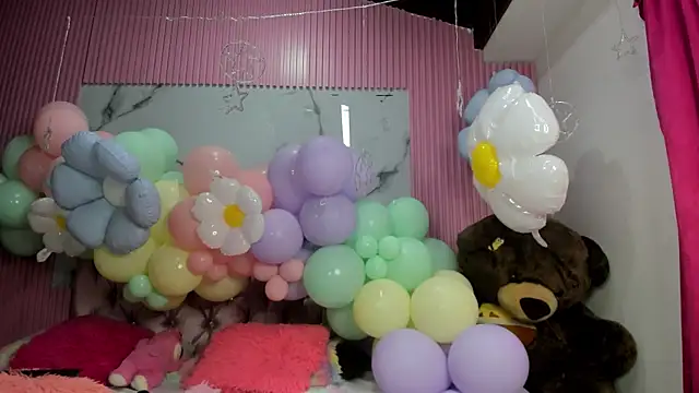 Snapshot of Mindy_19 chatting on April 2026 10:54:02 PM Mindy 19 online show from April 2026 10:54:02 PM