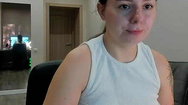 Snapshot of Di_na_Bell chatting on June 2026 05:45:01 AM Di na Bell online show from June 2026 05:45:01 AM