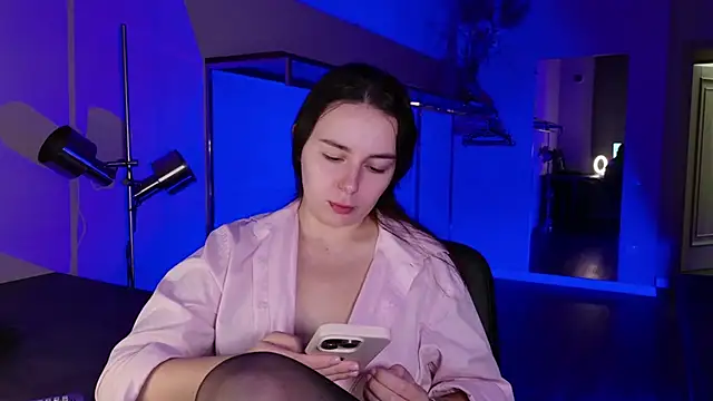 Snapshot of Di_na_Bell chatting on July 2026 11:17:02 AM Di na Bell online show from July 2026 11:17:02 AM