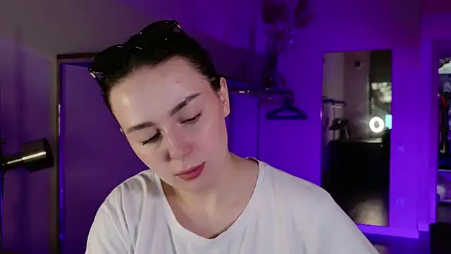 Snapshot of Di_na_Bell chatting on August 2026 05:39:02 AM Di na Bell online show from August 2026 05:39:02 AM