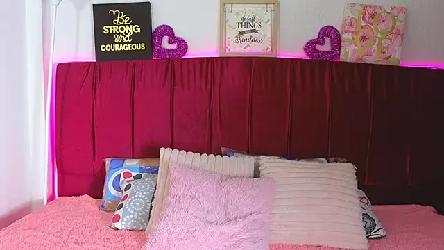 cuteeimy online show from June 2026 07:23:01 PM
