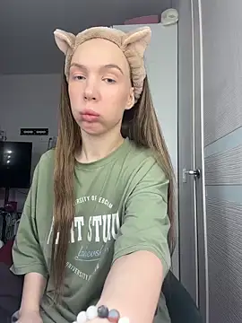 Snapshot of AlysonHuxley_ chatting on February 2026 01:58:02 AM AlysonHuxley online show from February 2026 01:58:02 AM