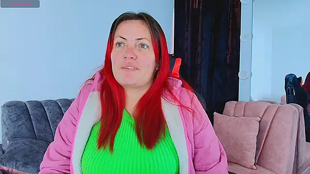 Snapshot of carolinhe_ chatting on October 2025 08:17:01 PM carolinhe online show from October 2025 08:17:01 PM