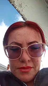 carolinhe  online show from November 2025 08:43:01 PM