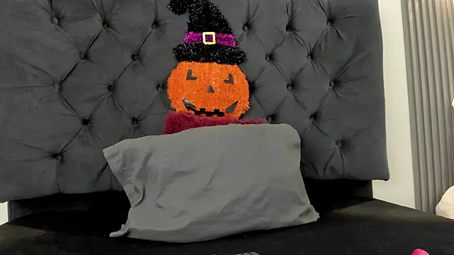 Snapshot of Sofia_Seduccion chatting on October 2025 12:04:02 PM Sofia Seduccion online show from October 2025 12:04:02 PM