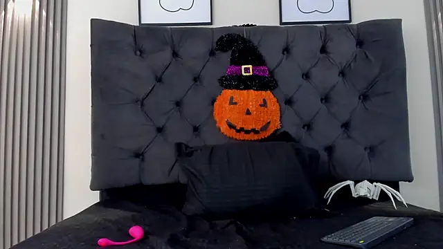 Snapshot of Sofia_Seduccion chatting on October 2025 12:30:01 PM Sofia Seduccion online show from October 2025 12:30:01 PM