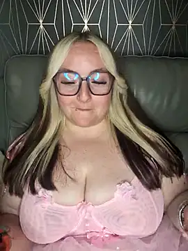 Snapshot of BBW_Diamond_xox chatting on September 2025 08:30:02 PM BBW Diamond xox online show from September 2025 08:30:02 PM