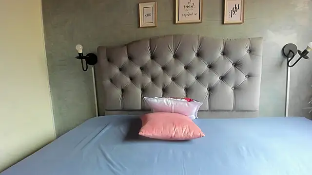 GiannaSlimJB online show from December 2025 07:33:02 PM