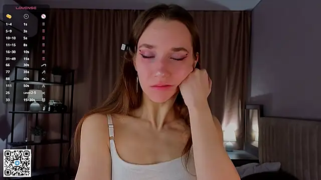 Snapshot of PetraHambelton chatting on November 2025 04:13:02 AM PetraHambelton online show from November 2025 04:13:02 AM