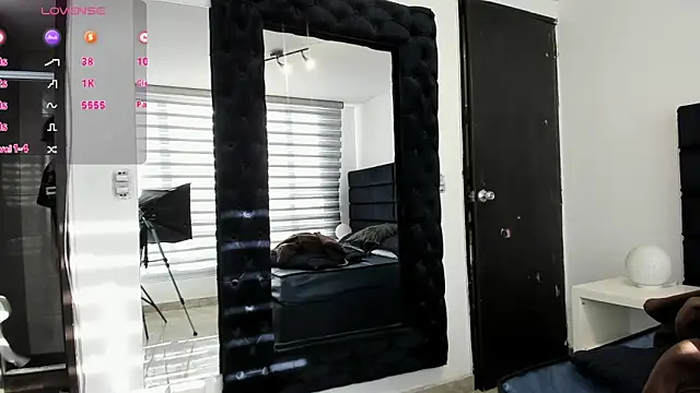 CHARLOTTE KNOX online show from October 2025 12:05:02 PM