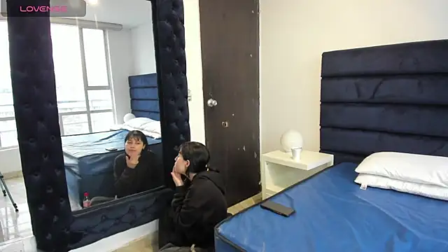 CHARLOTTE KNOX online show from October 2025 11:56:02 AM