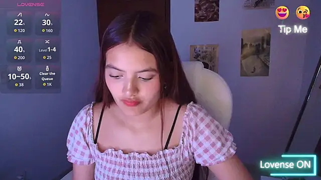 Snapshot of Ema__Rose chatting on September 2025 02:33:01 AM Ema Rose online show from September 2025 02:33:01 AM