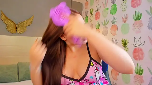 Snapshot of kitty_sweeety_ chatting on October 2025 12:36:02 PM kitty sweeety online show from October 2025 12:36:02 PM