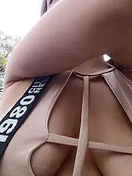 Arii collins1 online show from October 2025 02:06:01 PM