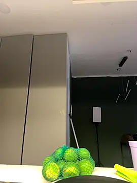 Michelle Zoe online show from November 2025 05:06:01 AM