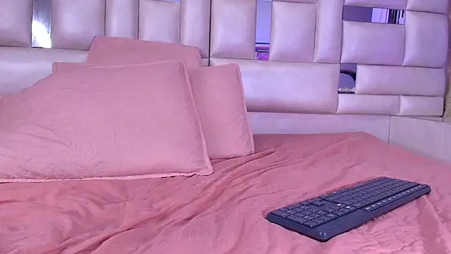 emmacurvy online show from October 2025 03:06:01 AM