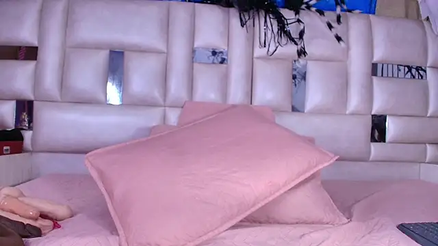 emmacurvy online show from October 2025 03:12:02 AM